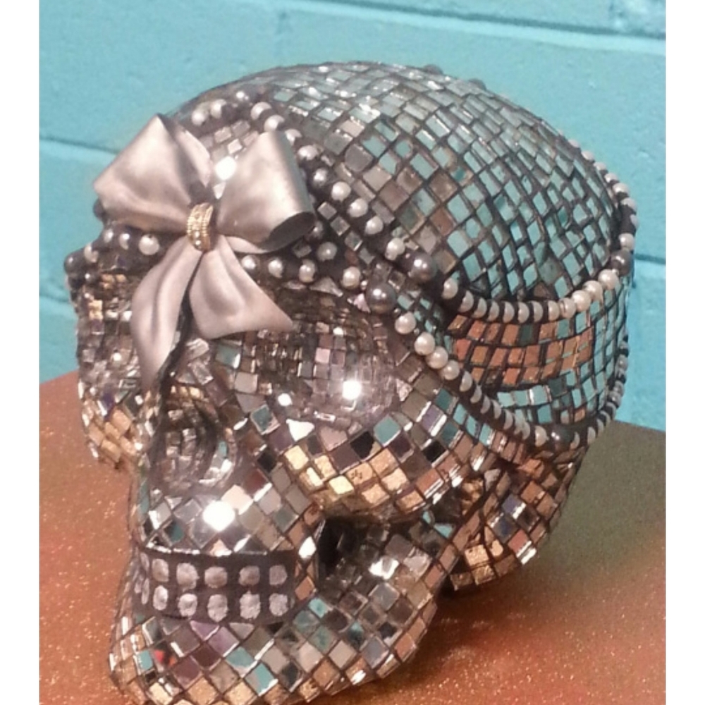 Large mirror skull with silver bow